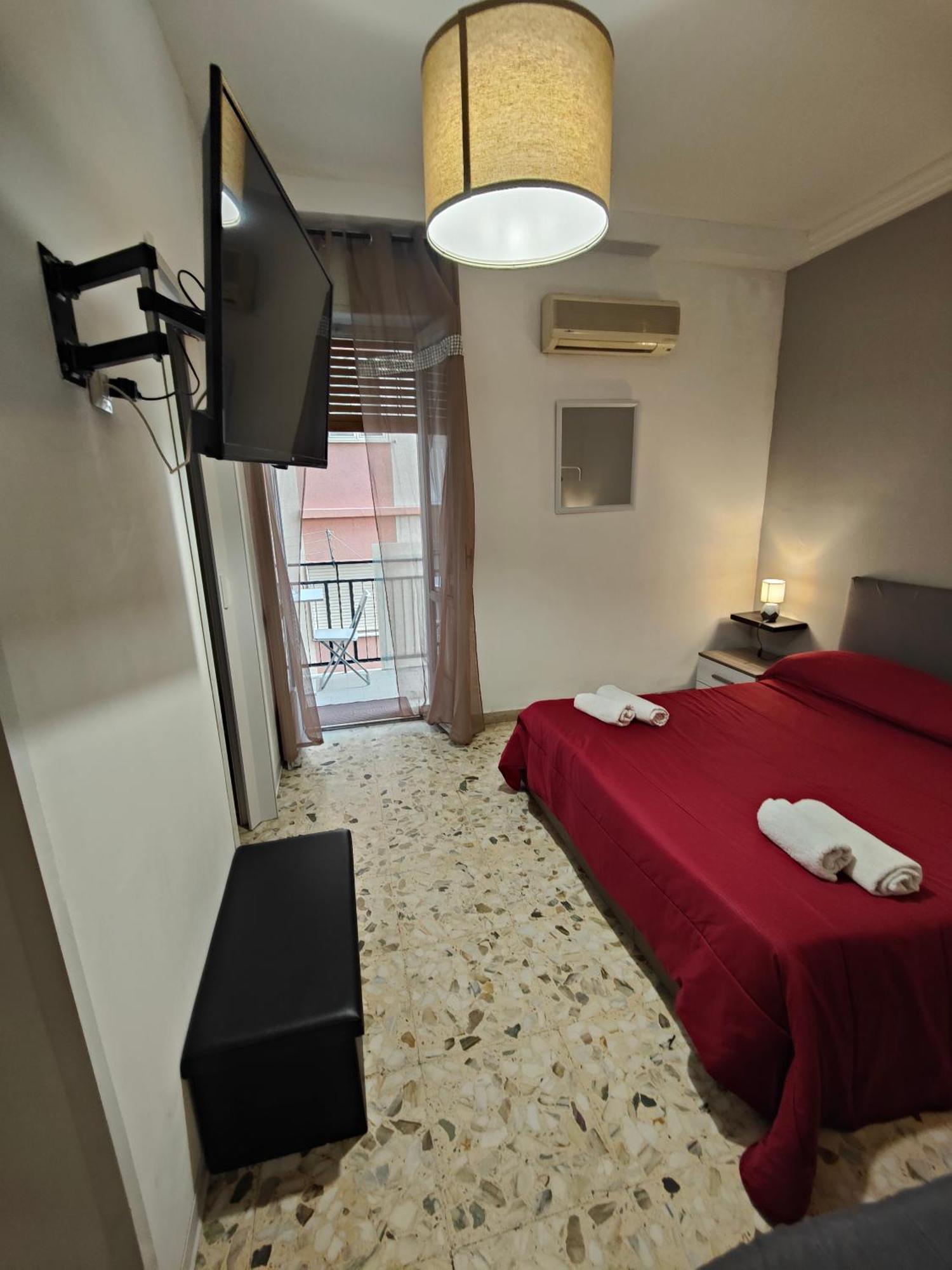 Etnea Gioeni House Suite Catania Ruang foto