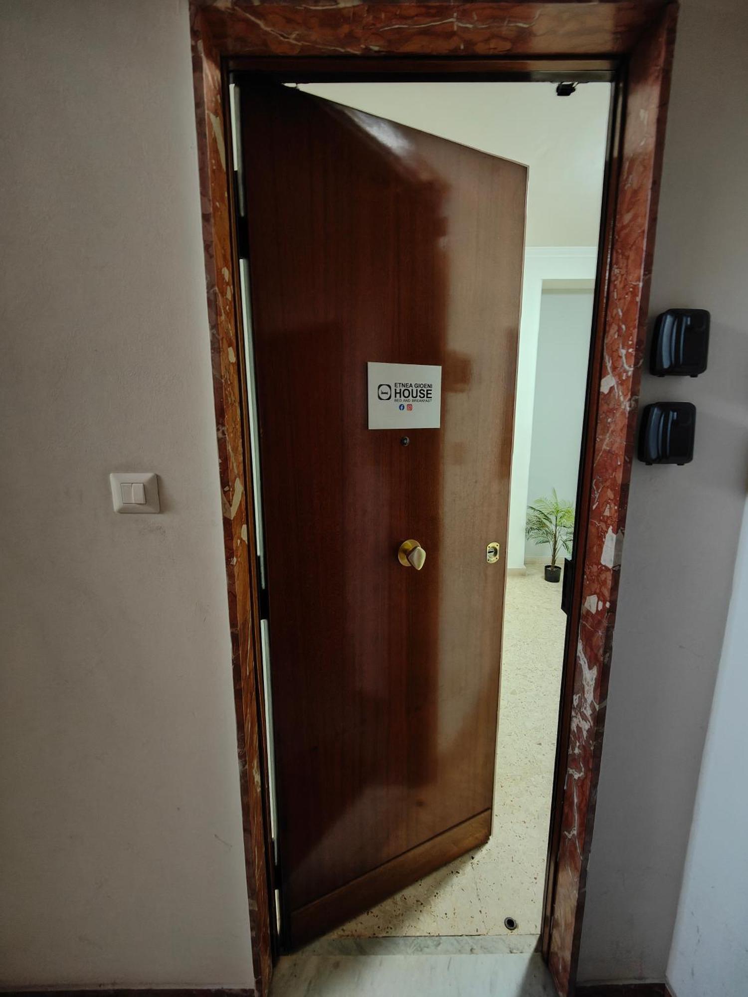 Etnea Gioeni House Suite Catania Bagian luar foto